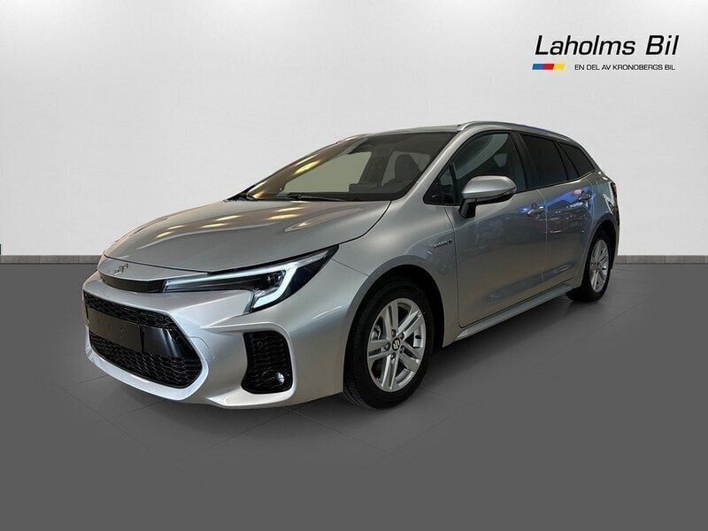 Silver metallic Ny 2024 Suzuki Swace Kombi | 343 800 kr (Marknadspris) - Bild 1/4