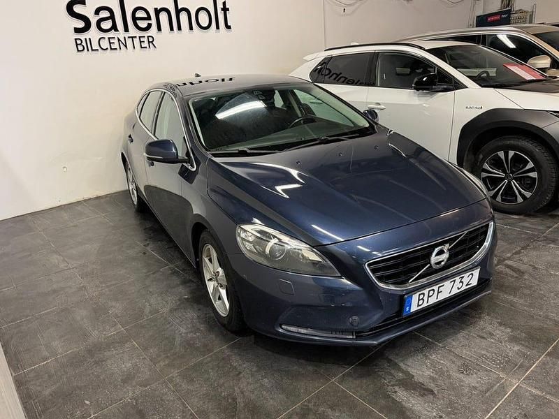 Begagnad Volvo V40 116 HK (85 kW) 2014 Blå Halvkombi
