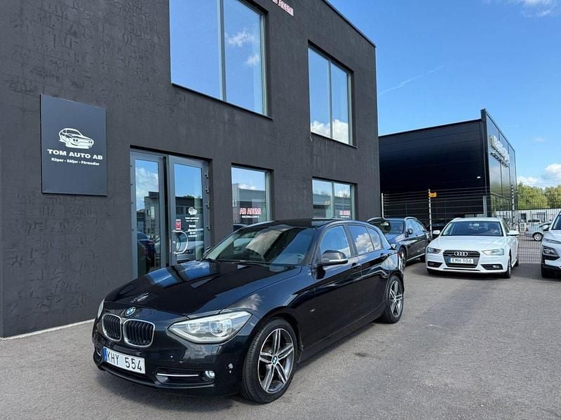 Svart Begagnad 2012 BMW 118 Sport Line Halvkombi | 59 000 kr (Marknadspris) - Bild 1/4