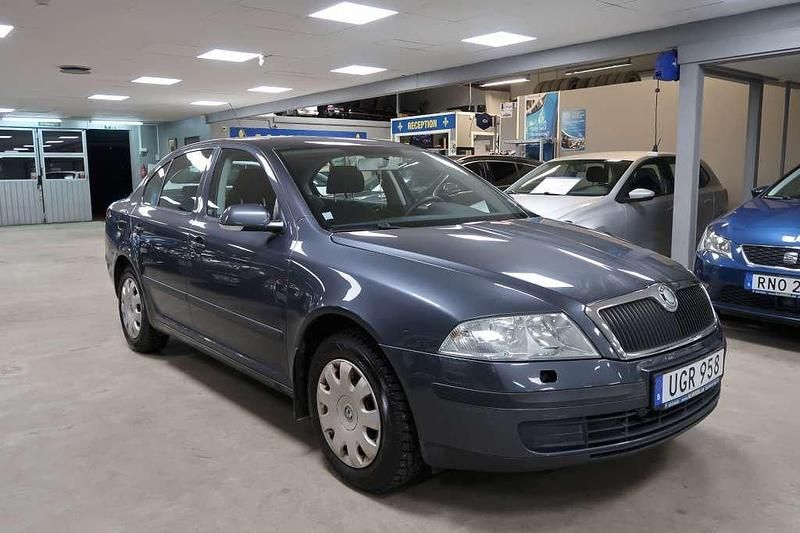 Mörkgrå Begagnad 2006 Skoda Octavia Halvkombi | 27 500 kr (Marknadspris) - Bild 1/4