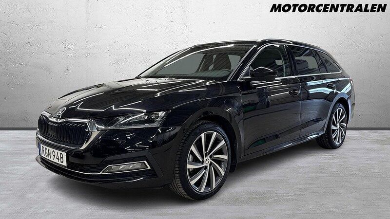 Svart Begagnad 2023 Skoda Octavia Kombi | 359 000 kr (Dyr) - Bild 1/4