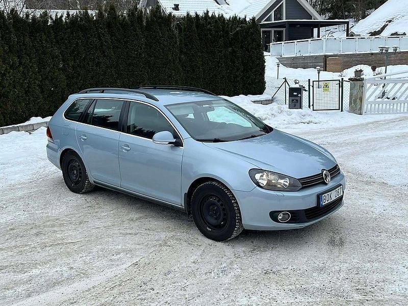 Begagnad VW Golf VI 102 HK (75 kW) 2010 Ljusblå Halvkombi
