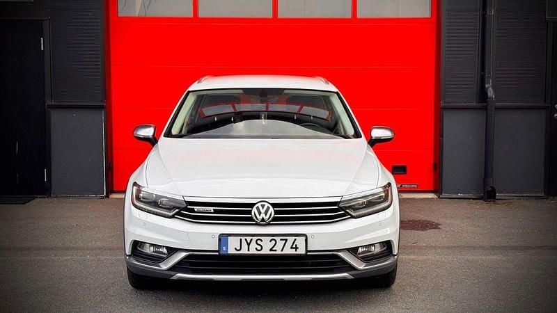 Vit Begagnad 2016 VW Passat Alltrack Kombi | 179 900 kr (Lite dyr) - Bild 1/4