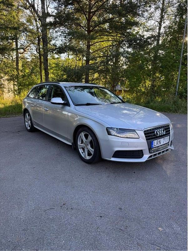 Silver Begagnad 2011 Audi A4 Kombi | 39 900 kr (Marknadspris) - Bild 1/4