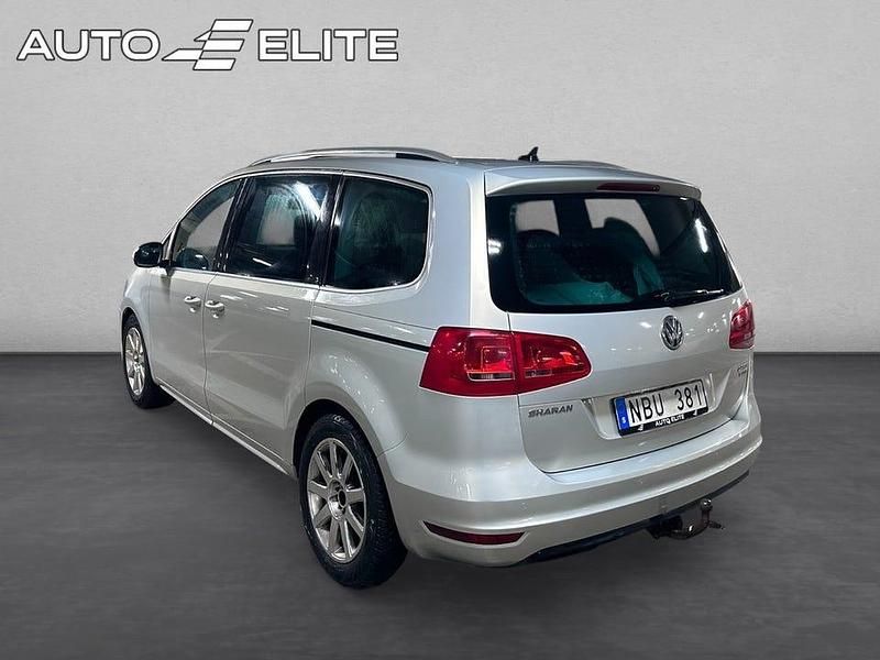 Begagnad VW Sharan 140 HK (102 kW) 2012 Silver Minibuss