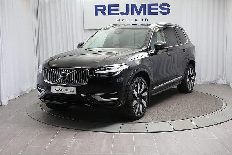 Svart Begagnad 2023 Volvo XC90 Plus SUV | 729 500 kr (Marknadspris) - Bild 1/4