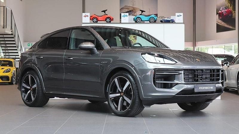 Grå Begagnad 2025 Porsche Cayenne SUV | 1 269 000 kr (Bra pris) - Bild 1/4