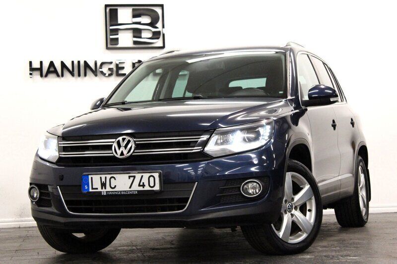 Mörkblå (blå) Begagnad 2012 VW Tiguan SUV | 89 900 kr (Marknadspris) - Bild 1/4
