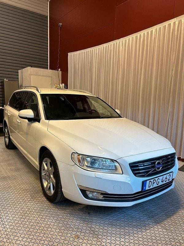 Vit Begagnad 2014 Volvo V70 Summum Kombi | 134 900 kr (Marknadspris) - Bild 1/4