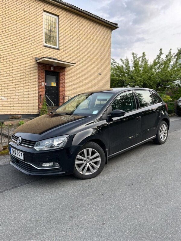 Svart Begagnad 2017 VW Polo Halvkombi | 83 000 kr (Bra pris) - Bild 1/4