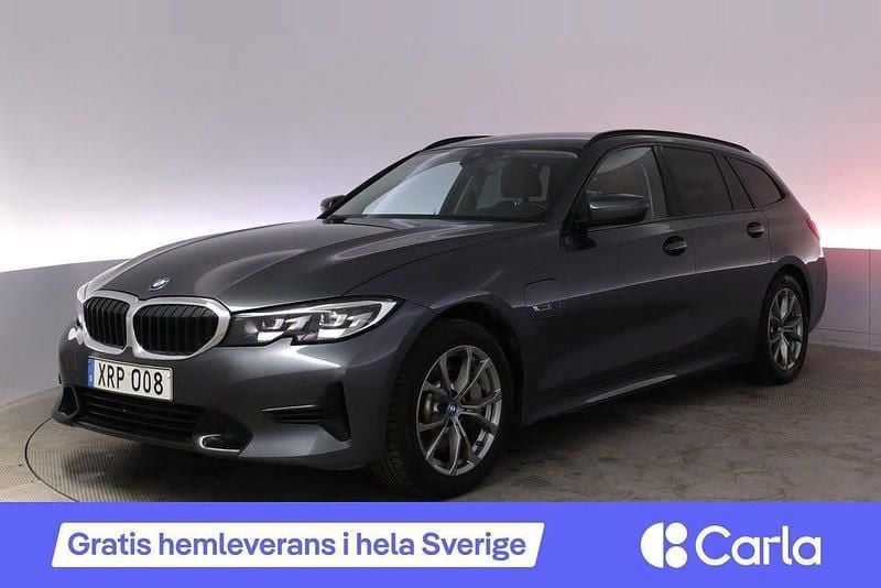 Grå Begagnad 2022 BMW 330 Sport Line Kombi | 320 900 kr (Superpris) - Bild 1/2