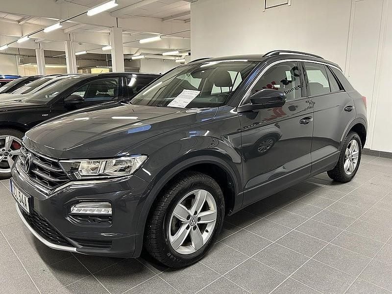 Grå Begagnad 2021 VW T-Roc SUV | 198 800 kr (Marknadspris) - Bild 1/4