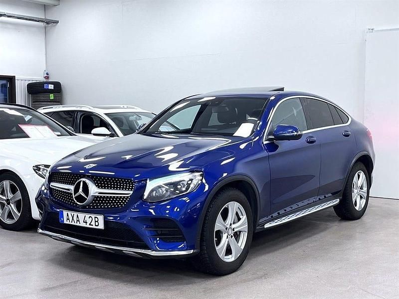 Blå Begagnad 2019 Mercedes GLC220 AMG Sportkupé | 349 900 kr (Marknadspris) - Bild 1/4