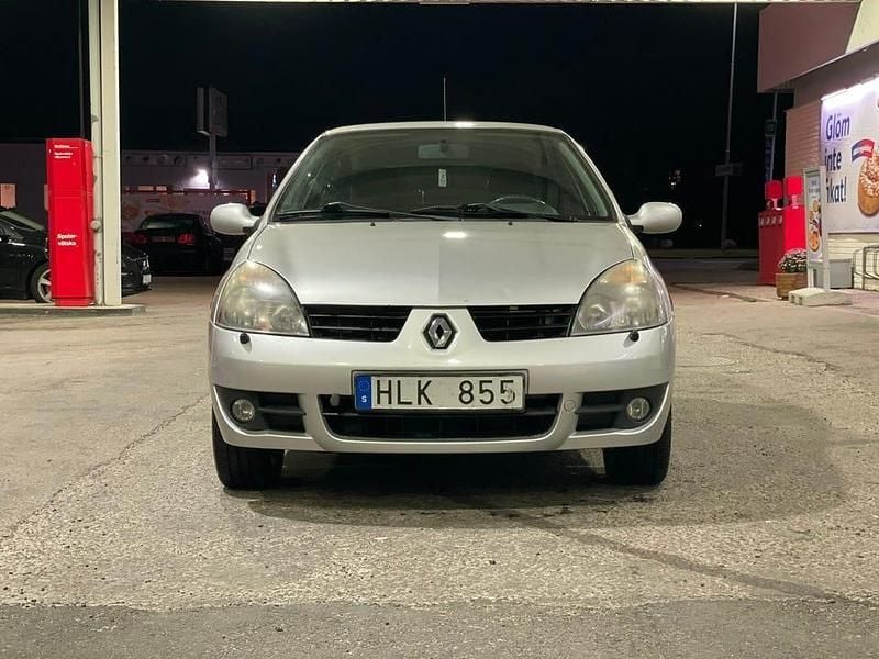 Begagnad Renault Clio R.S. 75 HK (55 kW) 2008 Halvkombi