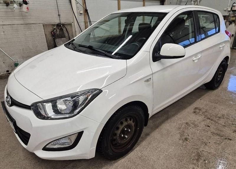 Vit Begagnad 2012 Hyundai i20 Select Halvkombi | 49 900 kr (Marknadspris) - Bild 1/4
