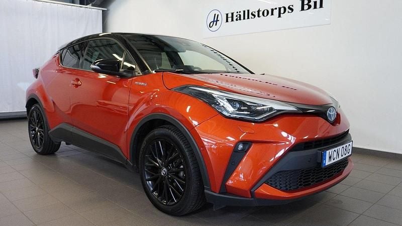 Orange Begagnad 2019 Toyota C-HR Edition SUV | 249 900 kr (Marknadspris) - Bild 1/4