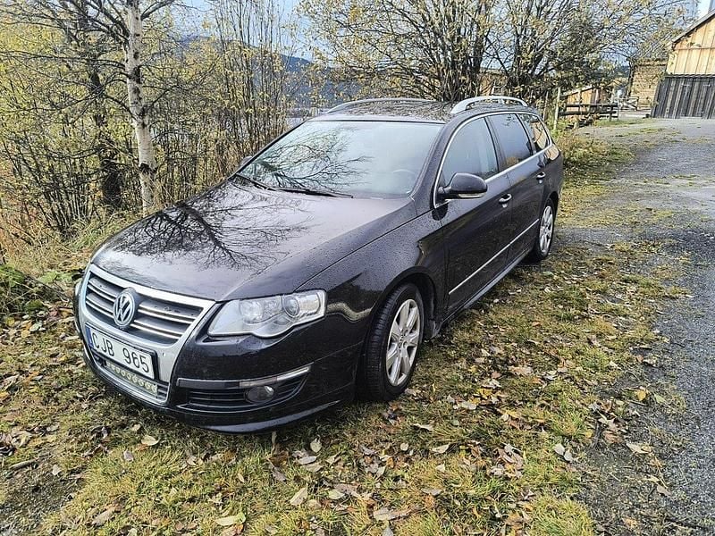 Svart Begagnad 2010 VW Passat Sportline Kombi | 20 000 kr (Superpris) - Bild 1/4