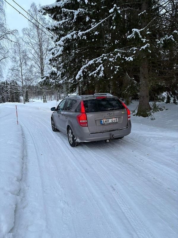 Begagnad Kia Ceed Sportswagon 115 HK (84 kW) 2010 Kombi