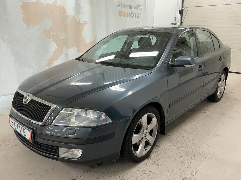 Mörkgrå Begagnad 2005 Skoda Octavia Halvkombi | 79 500 kr - Bild 1/4