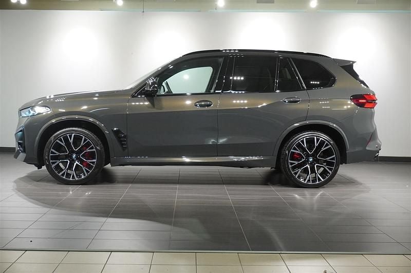 Begagnad BMW X5 M Comfort Edition 626 HK (460 kW) 2025 Grå SUV