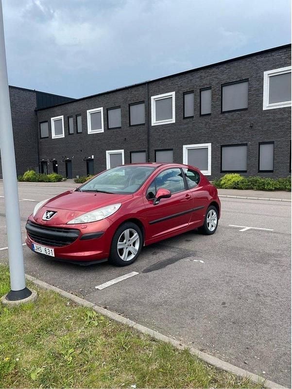 Röd Begagnad 2007 Peugeot 207 Halvkombi | 20 000 kr (Marknadspris) - Bild 1/2