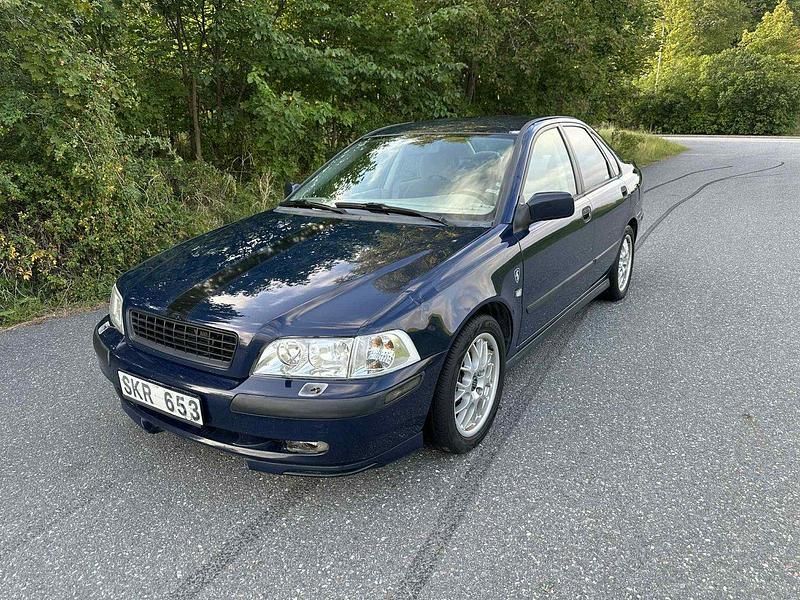 Blå Begagnad 2001 Volvo S40 Sedan | 29 900 kr (Lite dyr) - Bild 1/4