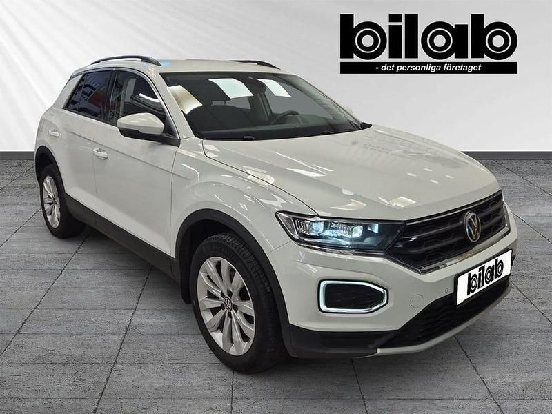 Vit (pure white) Begagnad 2021 VW T-Roc Style SUV | 219 000 kr (Marknadspris) - Bild 1/4