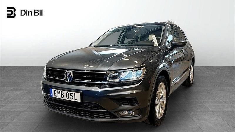 Mörkgrå (indium grey metallic) Begagnad 2020 VW Tiguan Executive SUV | 239 900 kr (Superpris) - Bild 1/4
