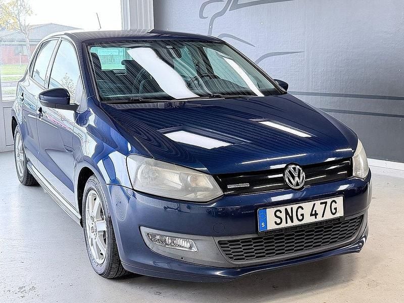 Mörkblå (blå) Begagnad 2011 VW Polo Trendline Halvkombi | 39 900 kr (Marknadspris) - Bild 1/3