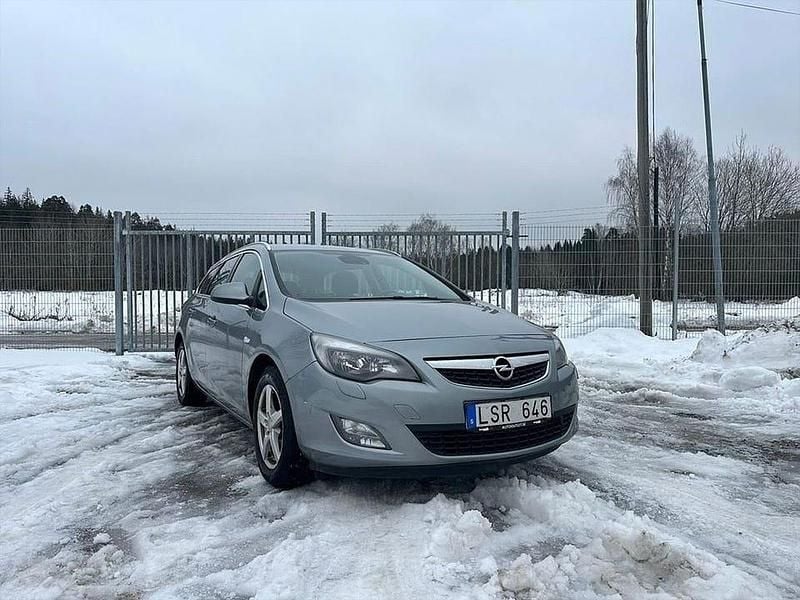 Grå Begagnad 2011 Opel Astra Kombi | 29 800 kr (Bra pris) - Bild 1/4