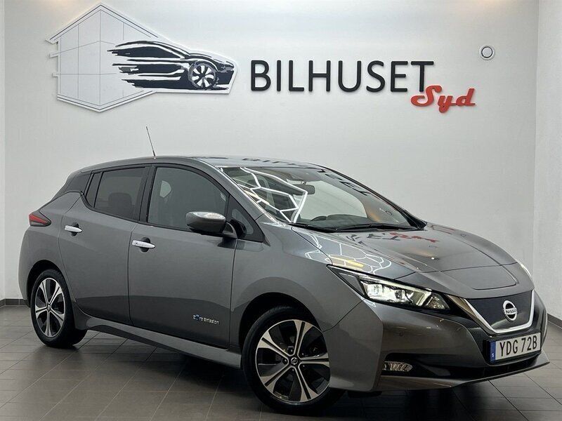 Grå Begagnad 2019 Nissan Leaf 360º Halvkombi | 138 500 kr (Marknadspris) - Bild 1/4