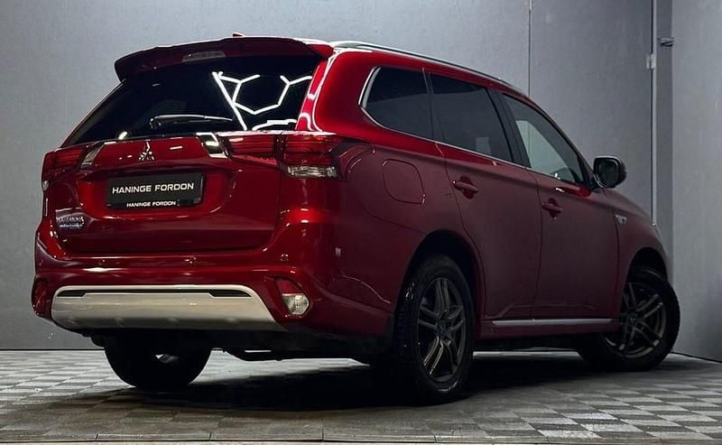 Begagnad Mitsubishi Outlander 224 HK (164 kW) 2020 Röd SUV