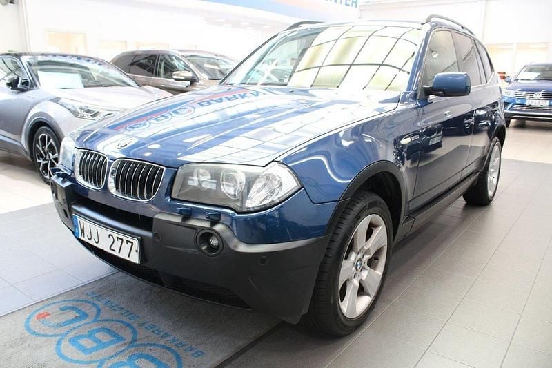 Mörkblå Begagnad 2004 BMW X3 SUV | 59 900 kr (Marknadspris) - Bild 1/4
