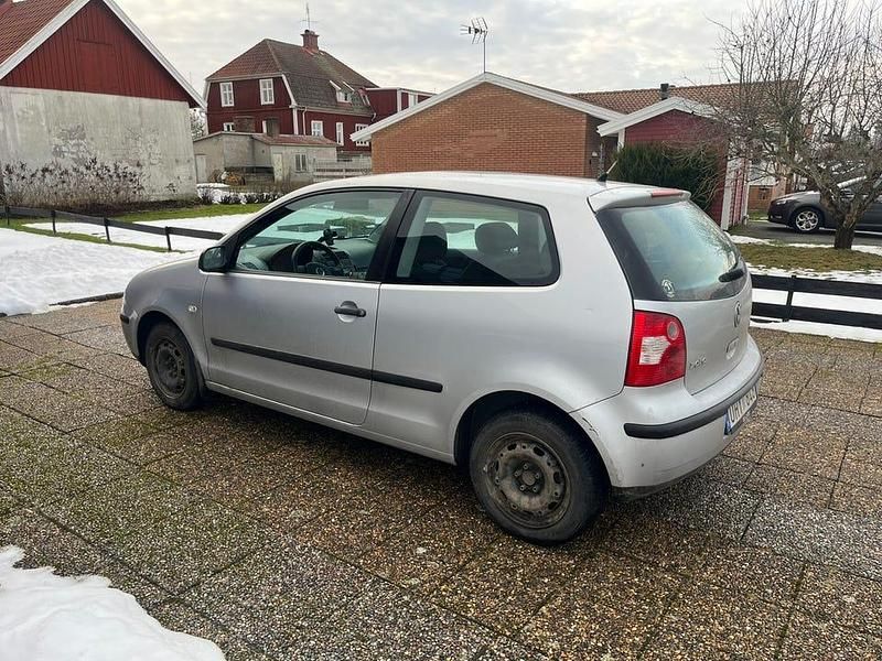 Begagnad VW Polo 75 HK (55 kW) 2004 Halvkombi