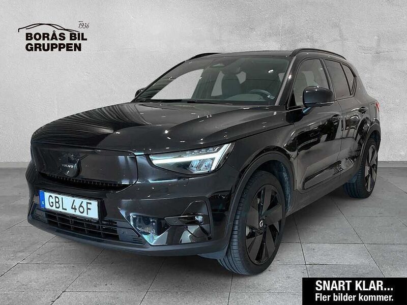 Svart Begagnad 2025 Volvo EX40 Plus SUV | 529 000 kr (Marknadspris) - Bild 1/4