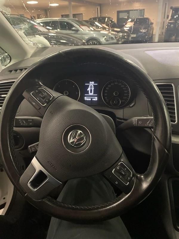 Begagnad VW Sharan 140 HK (102 kW) 2015 Minibuss