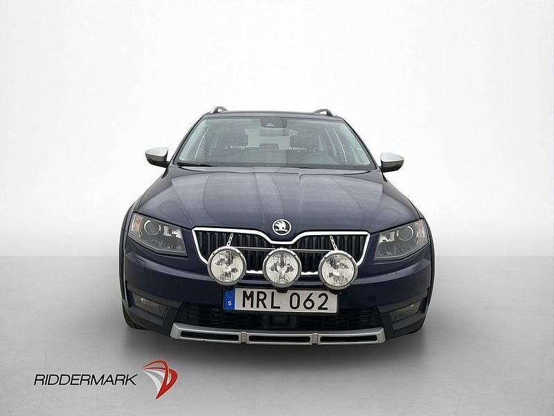 Begagnad Skoda Octavia Scout 184 HK (135 kW) 2015 Blå Kombi