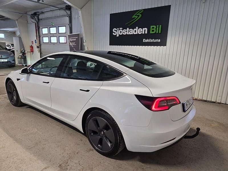 Begagnad Tesla Model 3 Standard Range 235 kW (320 HK) 2022 Vitmetallic Sedan