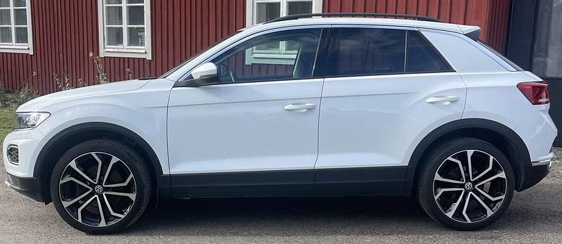 Vit Begagnad 2019 VW T-Roc SUV | 220 000 kr (Lite dyr) - Bild 1/4