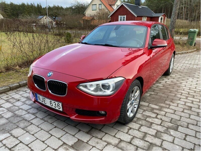Röd Begagnad 2013 BMW 116 Advantage Halvkombi | 85 000 kr (Superpris) - Bild 1/4