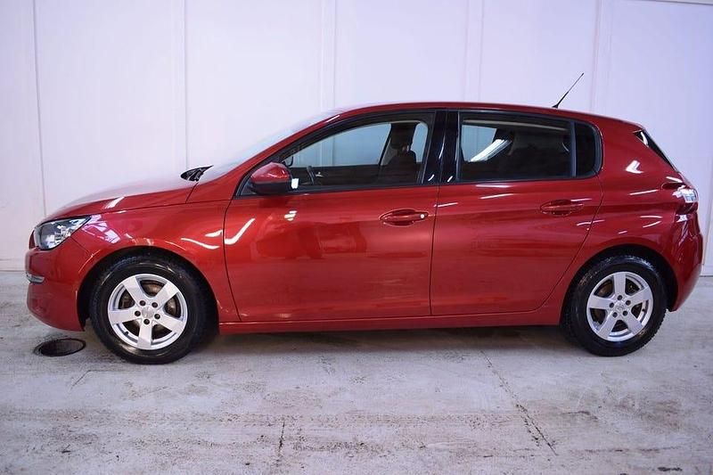 Mörkröd Begagnad 2014 Peugeot 308 Active Halvkombi | 59 900 kr (Lite dyr) - Bild 1/4