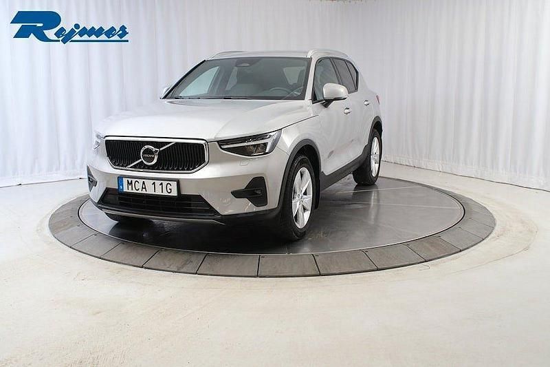 Silver Begagnad 2023 Volvo XC40 Core SUV | 349 900 kr (Marknadspris) - Bild 1/1