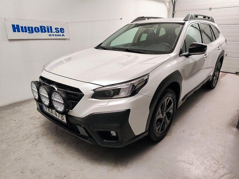Vit Begagnad 2021 Subaru Outback SUV | 329 500 kr (Dyr) - Bild 1/4