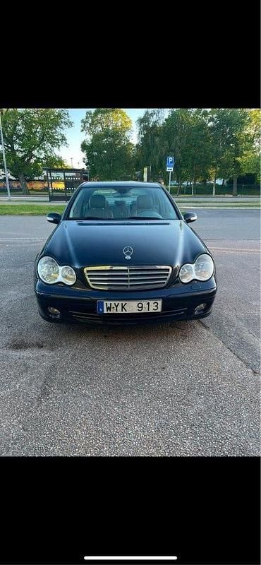 Begagnad 2005 Mercedes C180 Sedan | 25 000 kr (Bra pris) - Bild 1/4