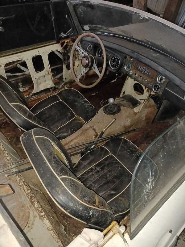 Begagnad MG B 96 HK (70 kW) 1965 Cab