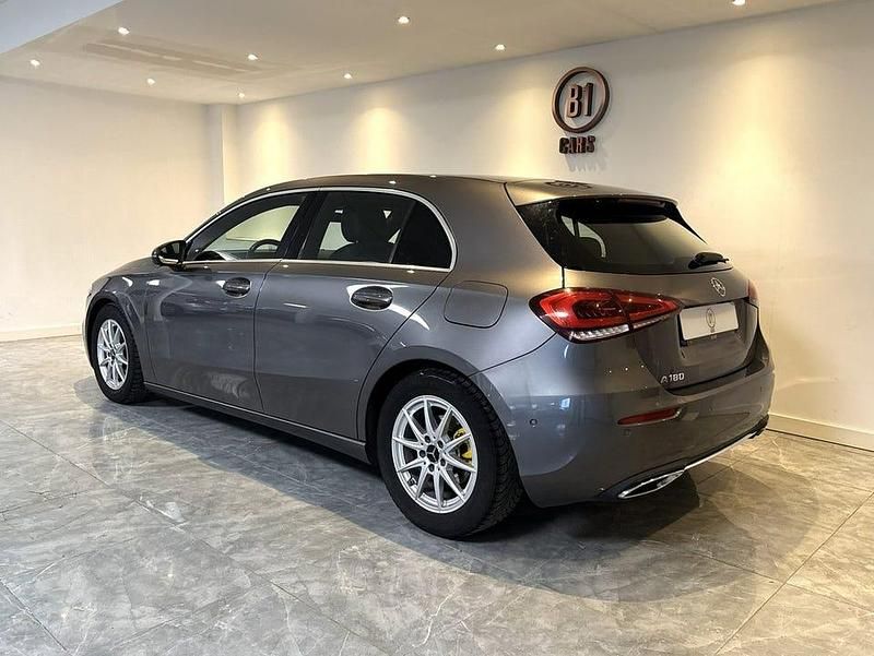 Begagnad Mercedes A180 136 HK (100 kW) 2019 Grå Halvkombi