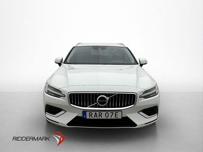 Begagnad Volvo V60 Inscription 350 HK (257 kW) 2022 Vit Kombi