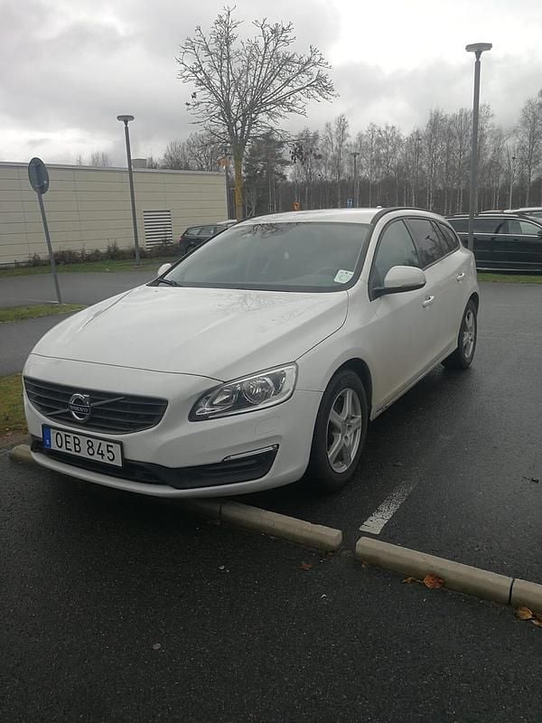 Begagnad 2017 Volvo V60 Kombi | 180 000 kr (Bra pris) - Bild 1/2
