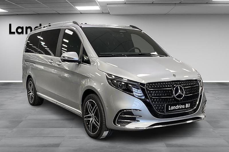 Begagnad Mercedes V300 AMG 237 HK (174 kW) 2024 Silver Minibuss
