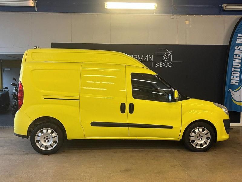 Begagnad Fiat Doblò 105 HK (77 kW) 2012 Vit (gul) Minibuss